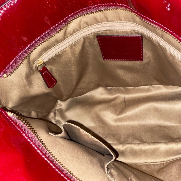 ♥️Authentic Burgundy Coach patent Leather w/ Gold hardware & Original hang tag - Picture 11 of 17